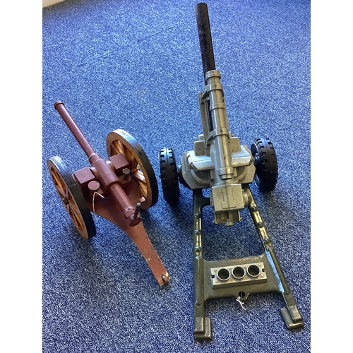 306 - A large model of a Marx field gun together with one other. Est. £20 - £30.