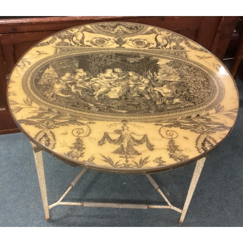 503 - A modern circular table with decoration. Est. £30 - £50.