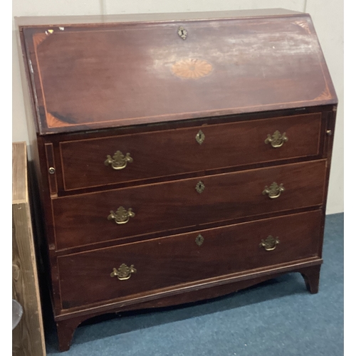 523 - A Georgian mahogany bureau. Est. £30 - £50.