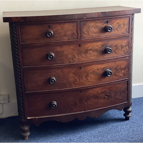 526 - A Victorian chest of five drawers. Est. £30 - £50.