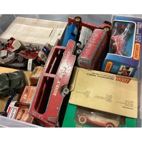 98 - A box containing Dinky, Matchbox and other toys. Est. £20 - £30.