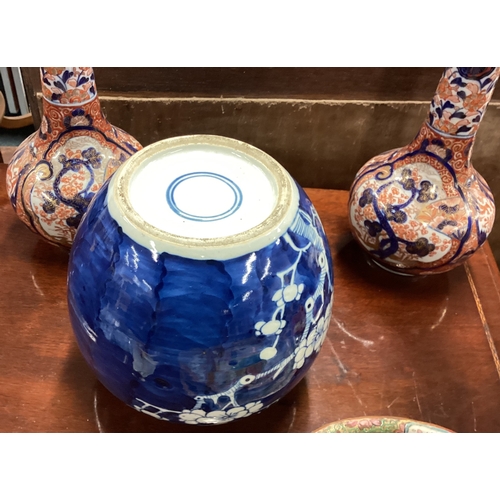 206 - A tall pair of Imari vases together with a large Chinese blue and white vase. Est. £20 - £30.