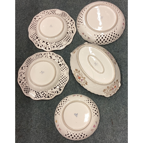 118 - A good collection of decorative porcelain plates. Est. £20 - £30.