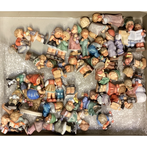 607 - A quantity of Hummel figures. Est. £20 - £30.