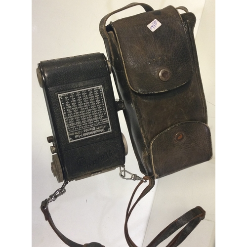 610 - A Balda Jubilette camera with original leather carry case. Est. £20 - £30.