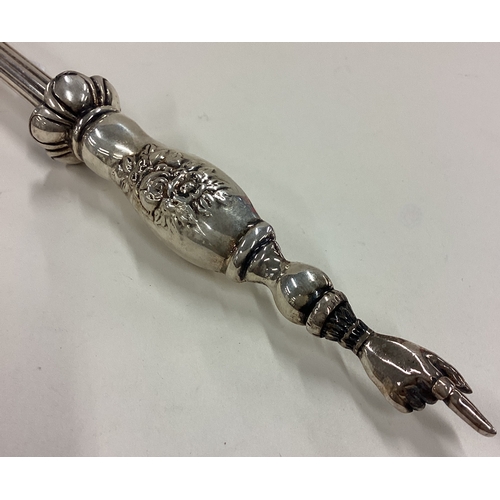 102 - A silver Judaica yad / Torah pointer. Marked to side. 1895. Approx. 64 grams. Est. £120 - £150.