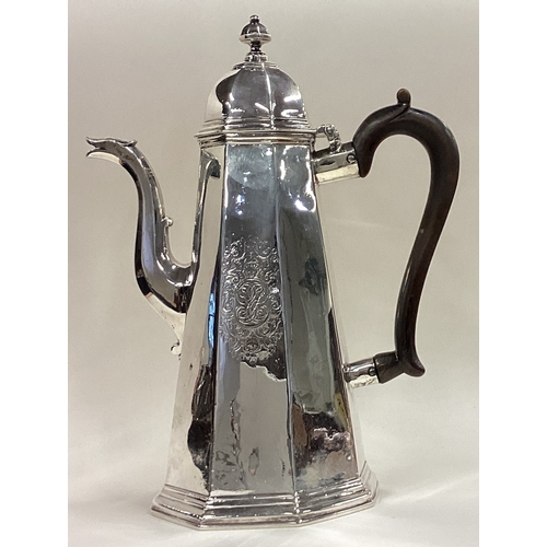 115 - An octagonal George I silver coffee pot. London 1715. By Richard Green. Approx. 770 grams. Est. £350... 