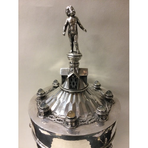 134 - OMAR RAMSDEN: A large silver lidded trophy cup. Lid signed 'Omar Ramsden Me Fecit'. Approx. 42cm hig... 