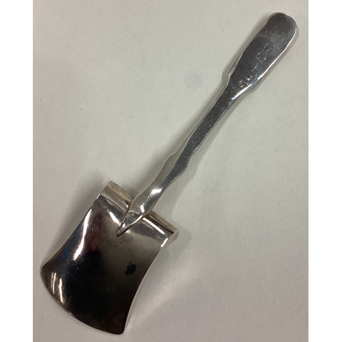 144 - A good large Georgian silver caddy scoop. London. By JW. Approx. 9 grams. Est. £40 - £60.