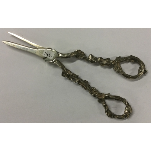 146 - A pair of George III silver grape scissors. Circa 1800. Approx. 115 grams. Est. £100 - £150.