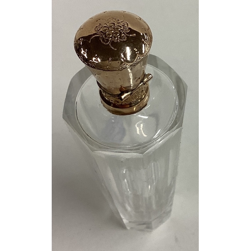 158 - A 15 carat Dutch gold and glass scent bottle. Est. £250 - £300.