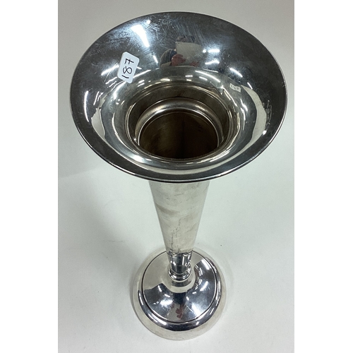 187 - A large silver posy vase. Birmingham. Approx. 240 grams of gross weight. Est. £100 - £150.