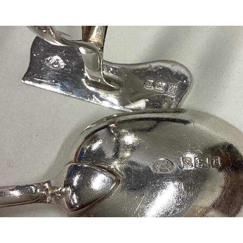 20 - A child's silver pusher and spoon. Approx. 34 grams. Est. £20 - £30.