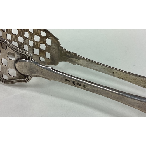 225 - A large pair of 19th Century Russian silver asparagus tongs. Marked to side. Approx. 181 grams. Est.... 