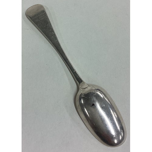 233 - An early 18th Century silver spoon. Approx. 17 grams. Est. £20 - £30.