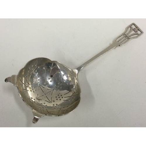 282 - A pierced silver tea strainer. Birmingham 1964. Approx. 43 grams. Est. £30 - £40.