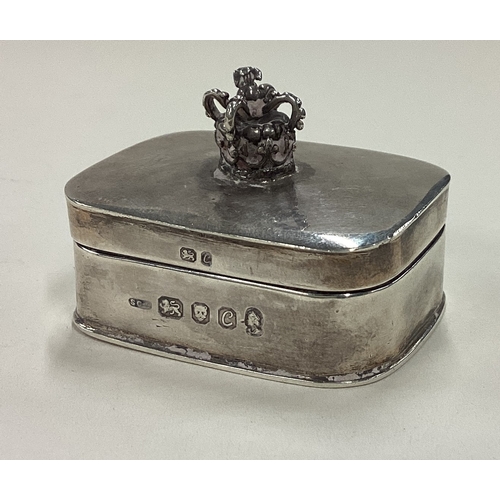 31 - A silver box with lift-off lid decorated with crown finial commemorating the Jubilee. 1977. Approx. ... 