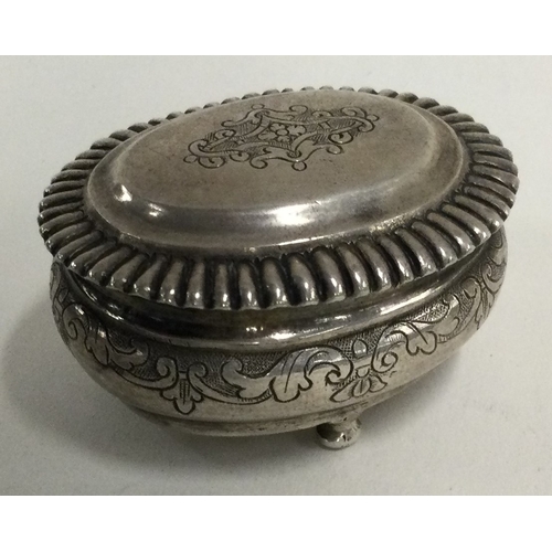 354 - An 18th Century German silver snuff box with hinged lid. Marked to base. Augsburg. Approx. 21 grams.... 