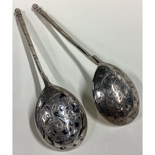 358 - A pair of 19th Century Russian silver and Niello spoons. 1854. Approx. 42 grams. Est. £40 - £60.