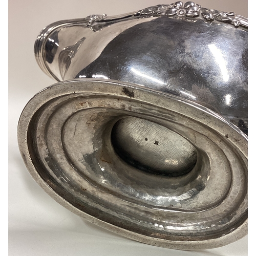 366 - A fine Victorian silver sauce boat. London 1838. By Edward & John Barnard. Approx. 490 grams. Est. £... 