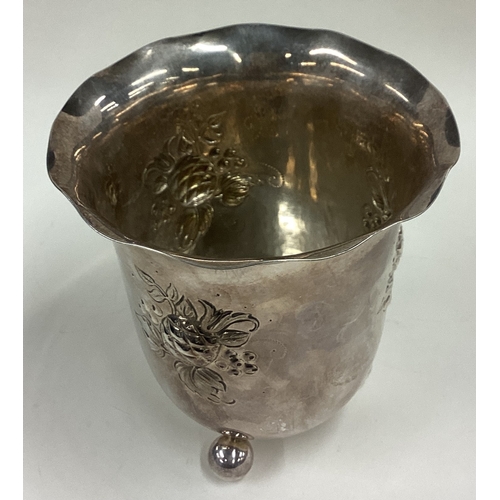 394 - A silver ice bucket with chased decoration. Approx. 253 grams. Est. £200 - £300.