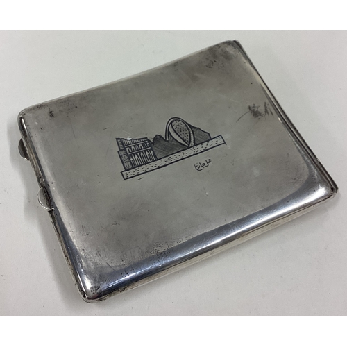 408 - A heavy silver and Niello cigarette case. Approx. 127 grams. Est. £30 - £50.