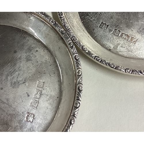 413 - A pair of silver Judaica kiddush cup stands. Birmingham 1973. Approx. 43 grams. Est. £40 - £60.