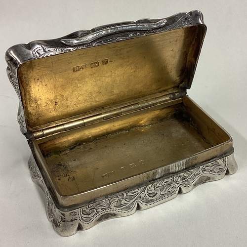 426 - An Edwardian silver snuff box with hinged lid. Birmingham 1903. Approx. 89 grams. Est. £120 - £150.