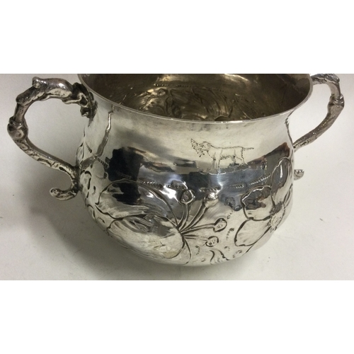 435 - A fine Charles II Sterling silver porringer. London 1677. By TH. Approx. 133 grams. Est. £1200 - £15... 