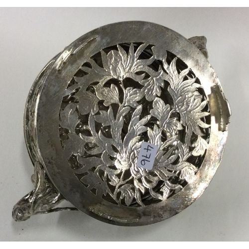 476 - A pierced Chinese silver butter dish with hinged lid. Circa 1880. Approx. 250 grams. Est. £200 - £30... 