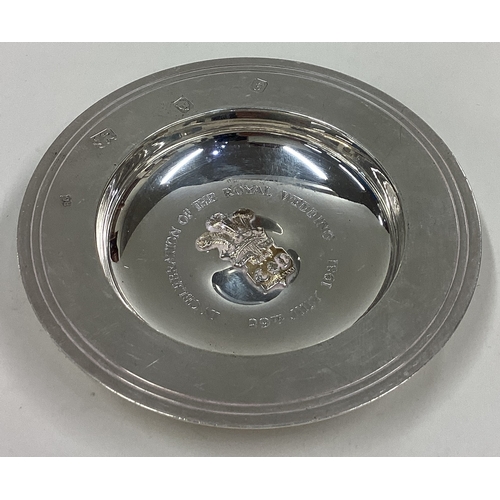 496 - A heavy commemorative silver armada dish. London. By RC. Approx. 98 grams. Est. £30 - £50.