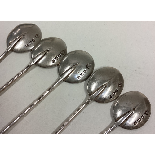 5 - A heavy collection of silver bean top spoons. Various dates and makers. Approx. 66 grams. Est. £20 -... 