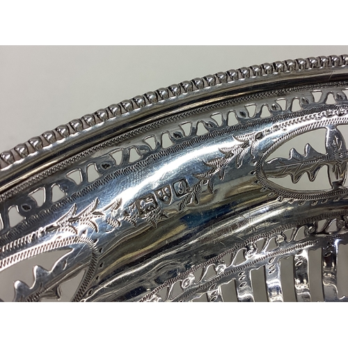 530 - An attractive oval silver sweet dish with beadwork decoration. Birmingham. Approx. 120 grams. Est. £... 