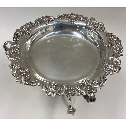 533 - A stylish Arts and Crafts heavy silver bon bon dish with vine decoration. Sheffield. By JD&S. Approx... 