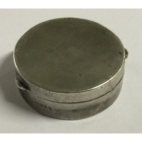 536 - A silver pill box with hinged lid. Birmingham 1916. Approx. 13 grams. Est. £20 - £30.