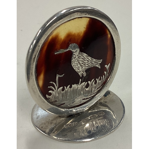 559 - An Edwardian silver and tortoiseshell menu holder depicting a bird. Birmingham 1906. Approx. 12 gram... 