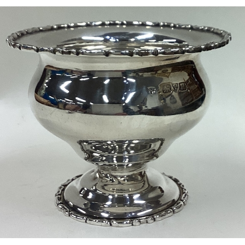 568 - CHESTER: A heavy plain silver sugar bowl. Approx. 112 grams. Est. £40 - £60.