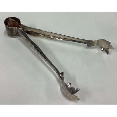 575 - A large pair of silver ice tongs. Marked Sterling. Approx. 51 grams. Est. £50 - £80.