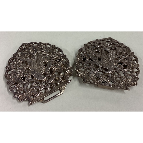 576 - A pierced silver buckle decorated with birds. London 1981. Approx. 58 grams. Est. £60 - £80.