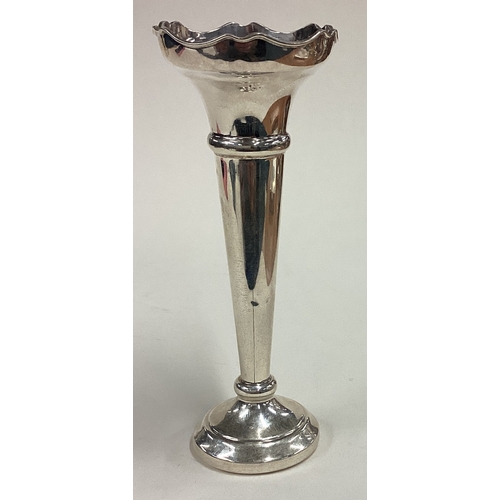 590 - A silver posy vase. London 1985. Approx. 30 grams. Est. £20 - £30.