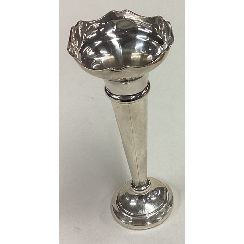 590 - A silver posy vase. London 1985. Approx. 30 grams. Est. £20 - £30.