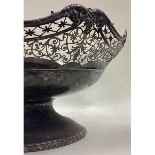 616 - A large attractive pierced silver bowl on spreading foot with vine decoration. Sheffield. By Mappin ... 