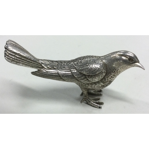 623 - A finely cast silver figure of a bird. London 2017. Approx. 308 grams. Est. £300 - £400.