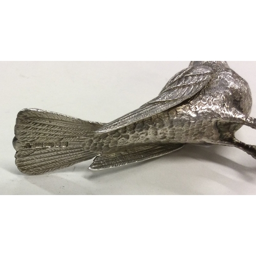 623 - A finely cast silver figure of a bird. London 2017. Approx. 308 grams. Est. £300 - £400.