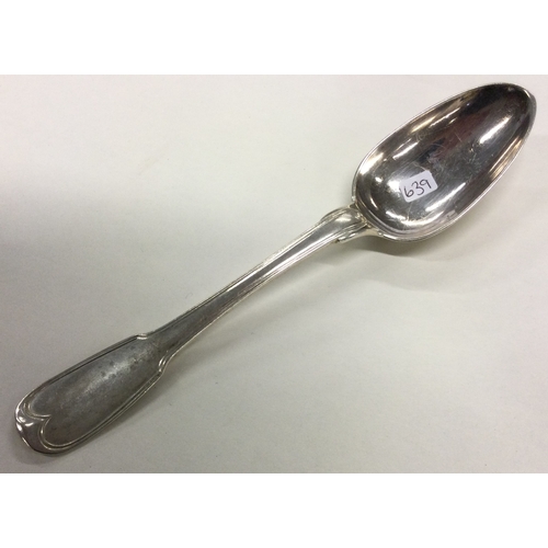 639 - An 18th Century French silver spoon with crested decoration. Approx. 87 grams. Est. £100 - £150.