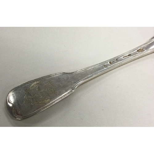 639 - An 18th Century French silver spoon with crested decoration. Approx. 87 grams. Est. £100 - £150.