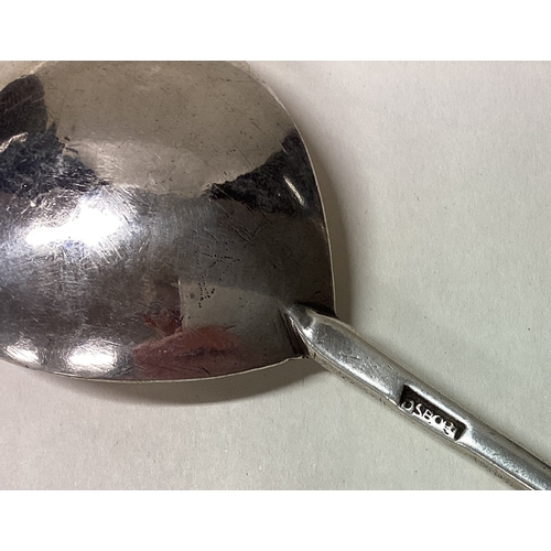 662 - EXETER: A rare 17th Century silver Apostle spoon. Punched to reverse and bowl. Circa 1635. By Richar... 