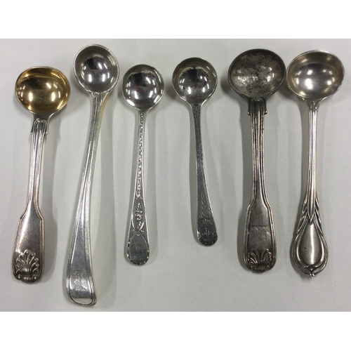 667 - A heavy group of six silver salt spoons. Various dates and makers. Approx. 123 grams. Est. £30 - £50... 