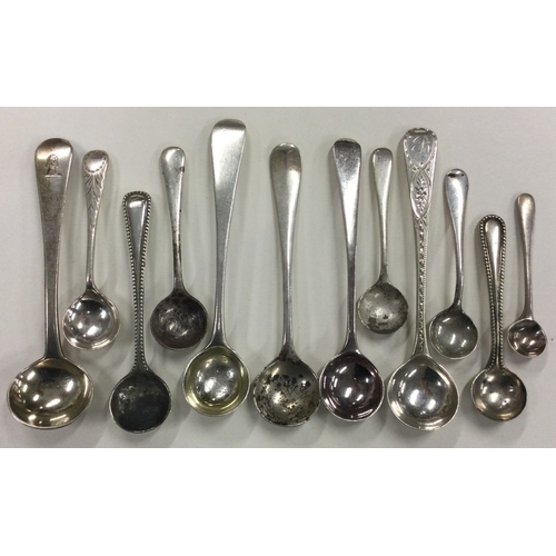 671 - A good collection of twelve silver salt spoons. Various dates and makers. Approx. 88 grams. Est. £30... 