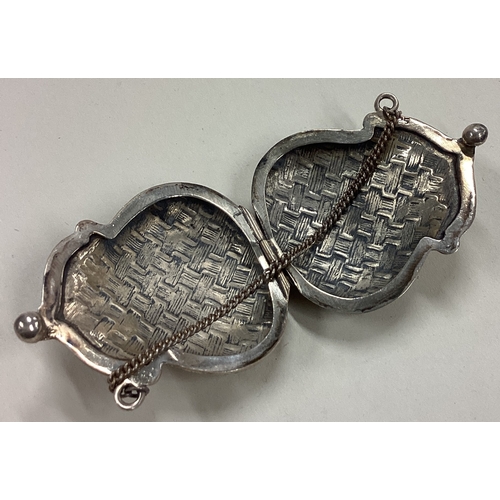 73 - A silver sweet / pill box with textured decoration in the form of a handbag. Approx. 20 grams. Est. ... 